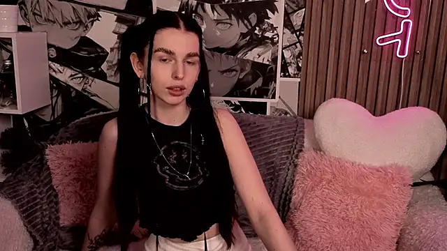 Snapshot of VictoriaPass chatting on 03.15.25 VictoriaPass online show from 03.15.25