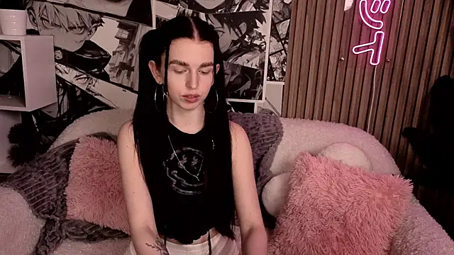 Snapshot of VictoriaPass chatting on 03.15.25 VictoriaPass online show from 03.15.25