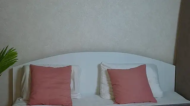 Snapshot of VictoriaPass chatting on 09.16.25 VictoriaPass online show from 09.16.25