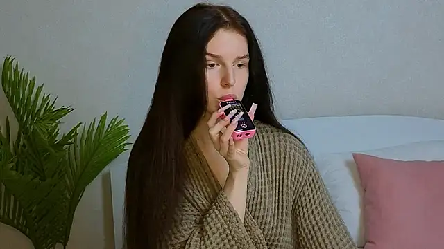 Snapshot of VictoriaPass chatting on 09.24.25 VictoriaPass online show from 09.24.25