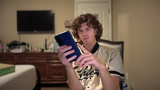 Snapshot of greekmythics chatting on 10.10.25 greekmythics online show from 10.10.25