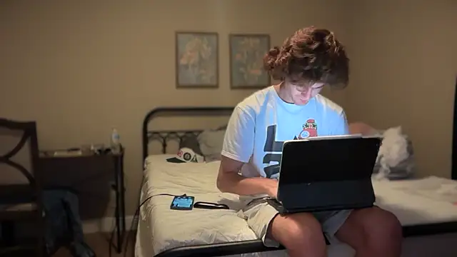 Snapshot of greekmythics chatting on 10.19.25 greekmythics online show from 10.19.25