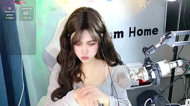 Snapshot of hanhan-baby chatting on 02.18.25 hanhan-baby online show from 02.18.25