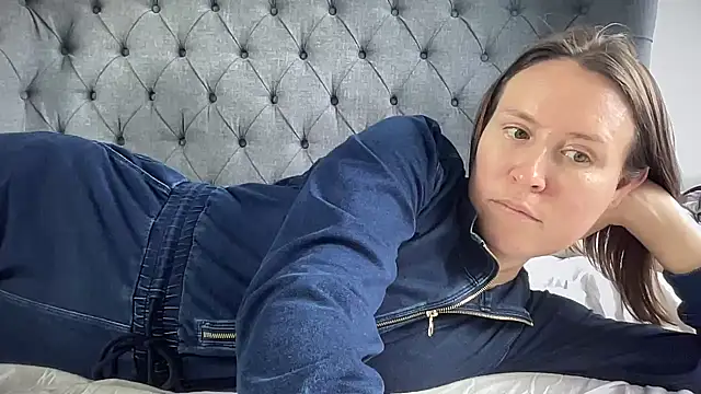 Snapshot of eatmypie69 chatting on 11.12.25 eatmypie69 online show from 11.12.25