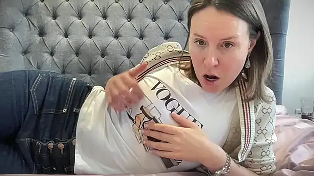 Snapshot of eatmypie69 chatting on 12.04.25 eatmypie69 online show from 12.04.25