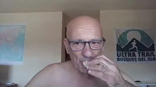 Snapshot of llopaco chatting on 09.13.25 llopaco online show from 09.13.25