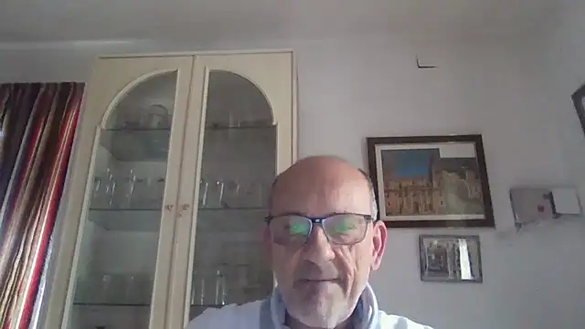 Snapshot of llopaco chatting on 10.16.25 llopaco online show from 10.16.25