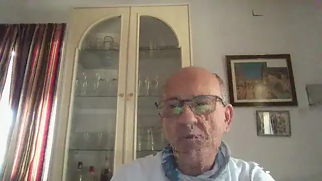 Snapshot of llopaco chatting on 10.17.25 llopaco online show from 10.17.25