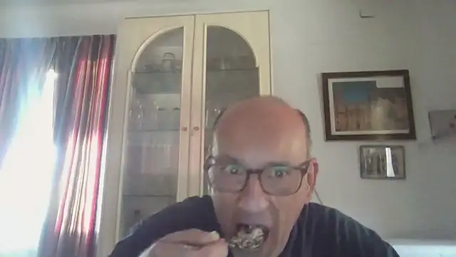 Snapshot of llopaco chatting on 10.23.25 llopaco online show from 10.23.25