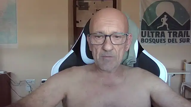 Snapshot of llopaco chatting on 10.25.25 llopaco online show from 10.25.25