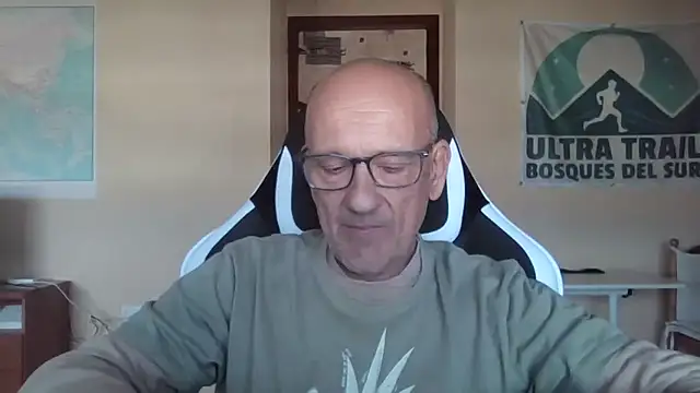 Snapshot of llopaco chatting on 11.02.25 llopaco online show from 11.02.25