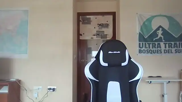 Snapshot of llopaco chatting on 11.15.25 llopaco online show from 11.15.25