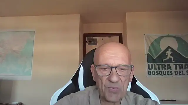 Snapshot of llopaco chatting on 11.19.25 llopaco online show from 11.19.25