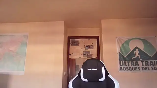 Snapshot of llopaco chatting on 11.25.25 llopaco online show from 11.25.25