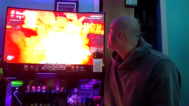 Snapshot of Novabear6996 chatting on 10.17.25 Novabear6996 online show from 10.17.25