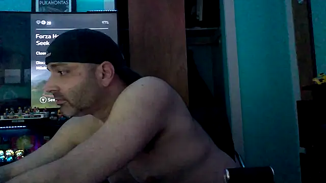 Snapshot of Novabear6996 chatting on 10.28.25 Novabear6996 online show from 10.28.25