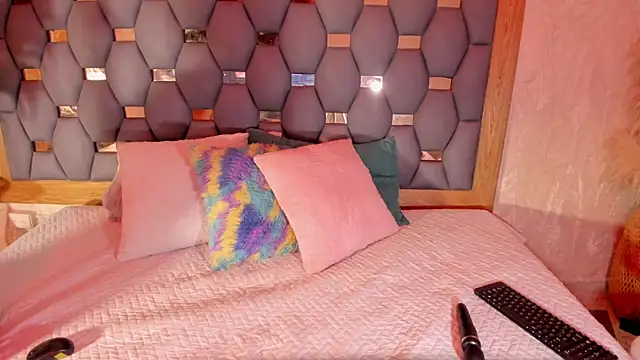 Snapshot of hillary_uckerman_ chatting on 03.16.25 hillary uckerman online show from 03.16.25