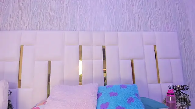 Snapshot of hillary_uckerman_ chatting on 10.19.25 hillary uckerman online show from 10.19.25