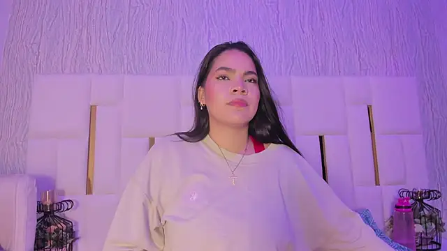 Snapshot of hillary_uckerman_ chatting on 10.28.25 hillary uckerman online show from 10.28.25