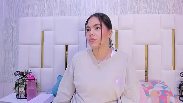 Snapshot of hillary_uckerman_ chatting on 10.31.25 hillary uckerman online show from 10.31.25