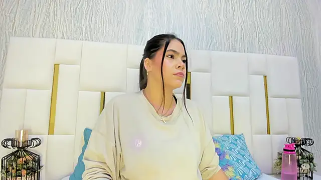 Snapshot of hillary_uckerman_ chatting on 11.03.25 hillary uckerman online show from 11.03.25