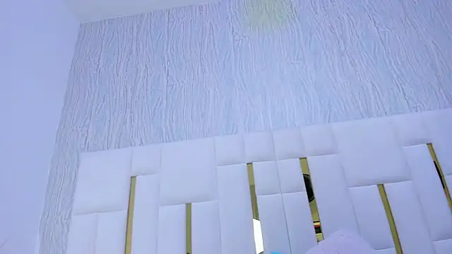 Snapshot of hillary_uckerman_ chatting on 12.02.25 hillary uckerman online show from 12.02.25