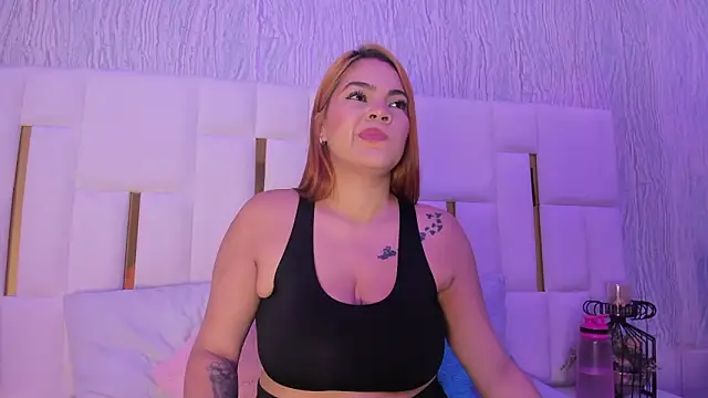 Snapshot of hillary_uckerman_ chatting on 02.03.26 hillary uckerman online show from 02.03.26