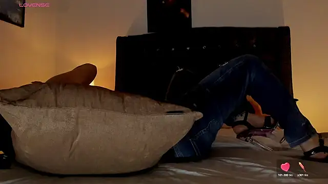 Snapshot of Skay_Hot chatting on 11.06.25 Skay Hot online show from 11.06.25