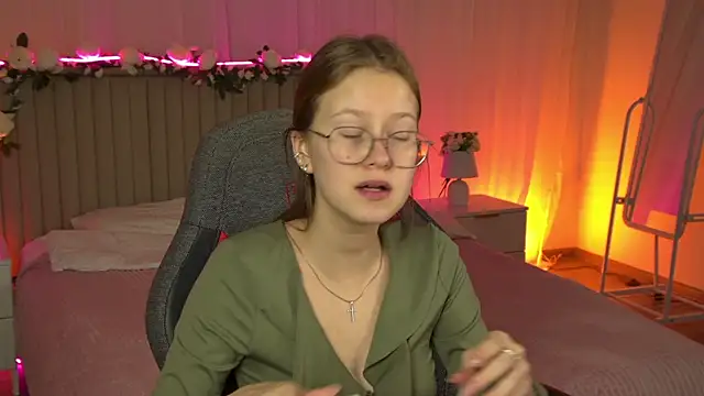 EveMundie online show from 11.17.25