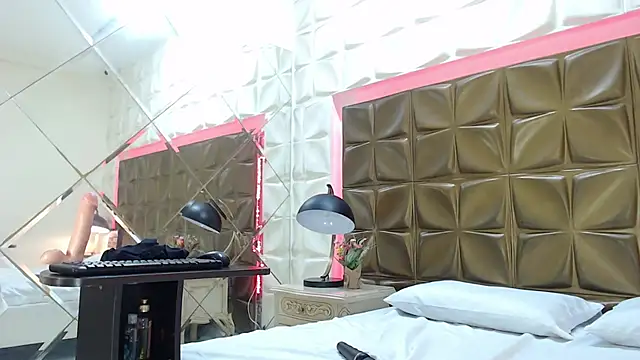 AnahisBennett online show from 03.17.25