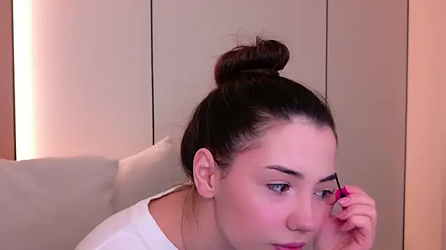 Snapshot of Alice_Deleon chatting on 04.16.26 Alice Deleon online show from 04.16.26