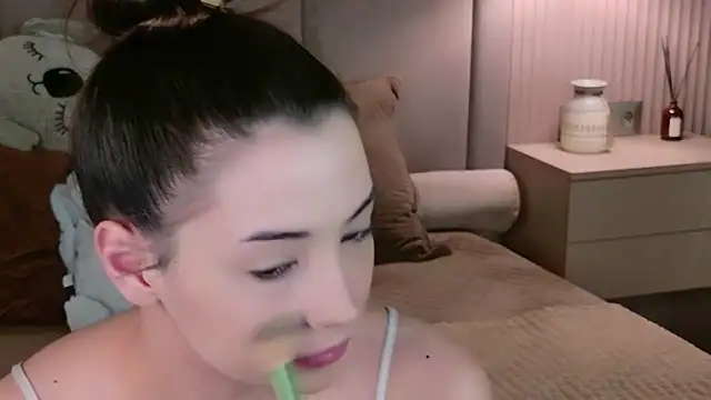 Snapshot of Alice_Deleon chatting on 06.25.26 Alice Deleon online show from 06.25.26