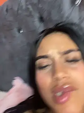 Snapshot of Emily_sharlot chatting on 12.20.25 Emily sharlot online show from 12.20.25