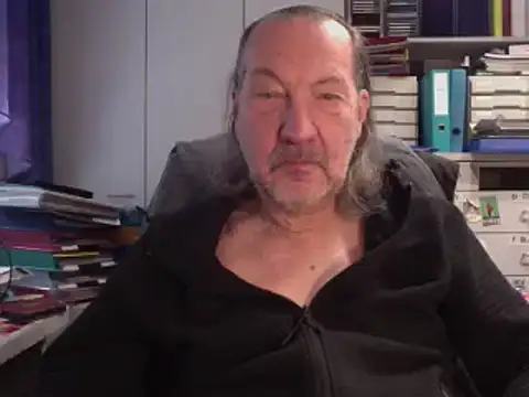 Snapshot of HMStraps01 chatting on 12.23.24 HMStraps01 online show from 12.23.24