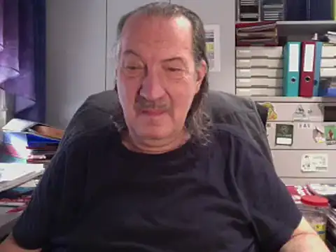 Snapshot of HMStraps01 chatting on 01.17.25 HMStraps01 online show from 01.17.25