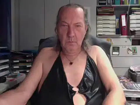 HMStraps01 online show from 11.05.25