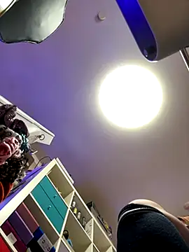 Snapshot of sexymelli18 chatting on 10.11.25 sexymelli18 online show from 10.11.25