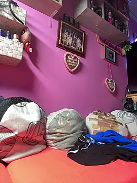 Snapshot of sexymelli18 chatting on 11.01.25 sexymelli18 online show from 11.01.25