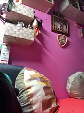 Snapshot of sexymelli18 chatting on 11.21.25 sexymelli18 online show from 11.21.25