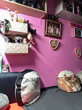 Snapshot of sexymelli18 chatting on 11.24.25 sexymelli18 online show from 11.24.25