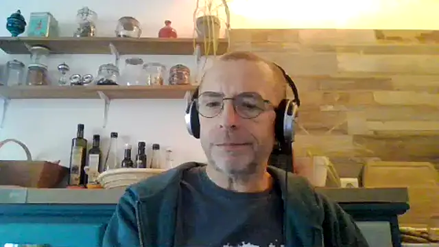 Snapshot of Xavspank2 chatting on 10.08.25 Xavspank2 online show from 10.08.25