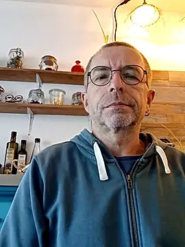 Snapshot of Xavspank2 chatting on 10.15.25 Xavspank2 online show from 10.15.25