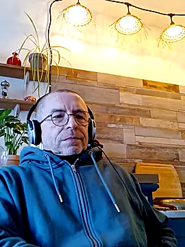 Snapshot of Xavspank2 chatting on 02.16.26 Xavspank2 online show from 02.16.26