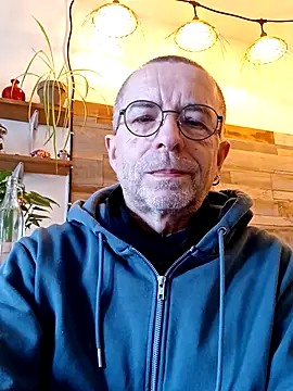 Snapshot of Xavspank2 chatting on 02.18.26 Xavspank2 online show from 02.18.26