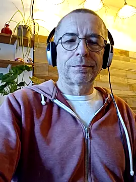 Snapshot of Xavspank2 chatting on 03.10.26 Xavspank2 online show from 03.10.26