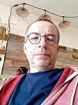 Snapshot of Xavspank2 chatting on 03.17.26 Xavspank2 online show from 03.17.26