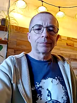 Snapshot of Xavspank2 chatting on 03.25.26 Xavspank2 online show from 03.25.26