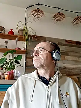 Snapshot of Xavspank2 chatting on 03.27.26 Xavspank2 online show from 03.27.26