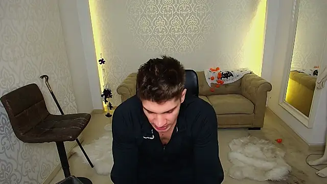 MaxKaiden online show from 11.04.25