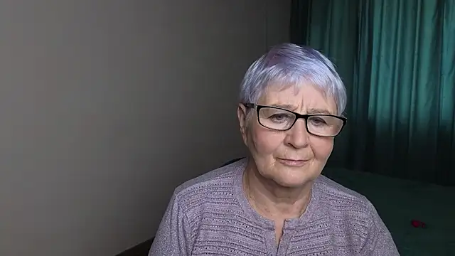 Sandra Snowflake online show from 09.18.25